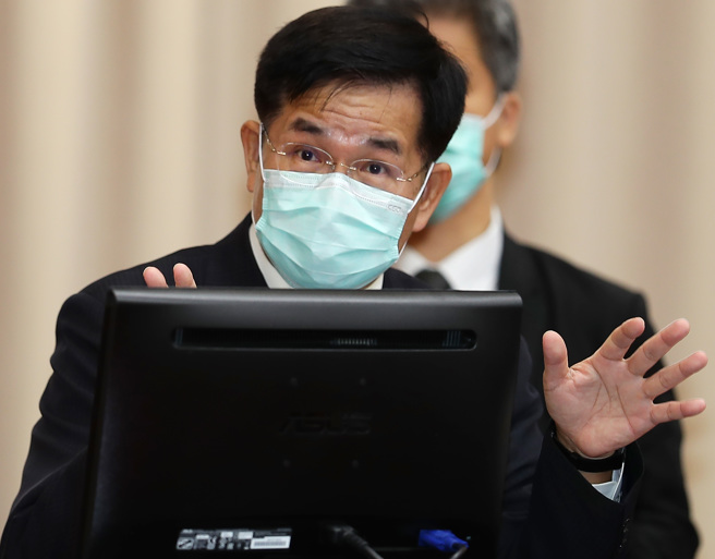 教育部长潘文忠20日赴立法院做其相关业务，接受立委的质询并回答。（季志翔摄）
