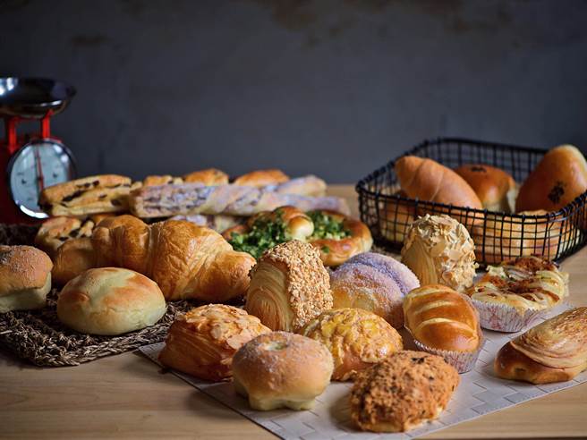 「普诺麵包坊忠孝店」多达百款的烘焙麵包是眾多粉丝的朝圣原因之一。(普诺麵包坊提供)