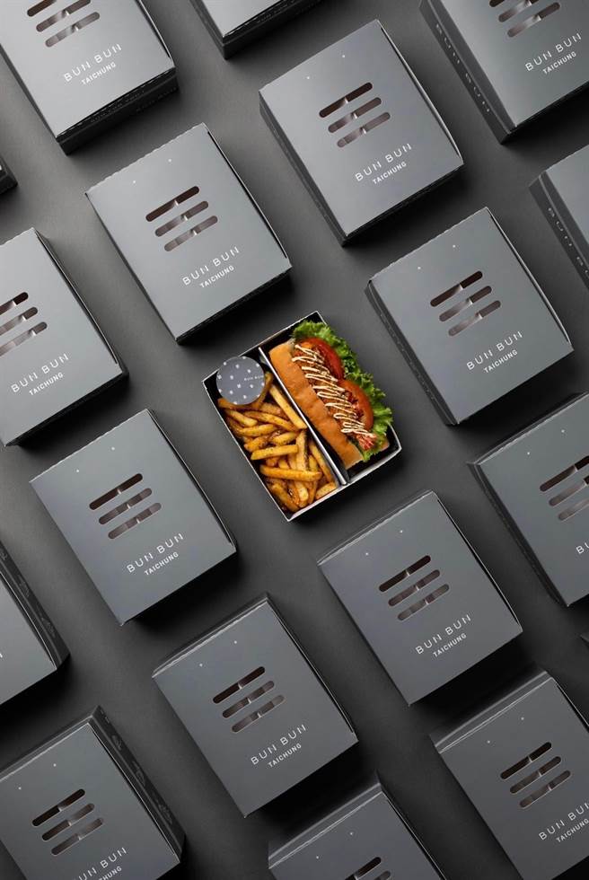 灰色外带盒，透过简单的英文字母排列，简约设计充满仪式感。(BunBun棒棒提供)