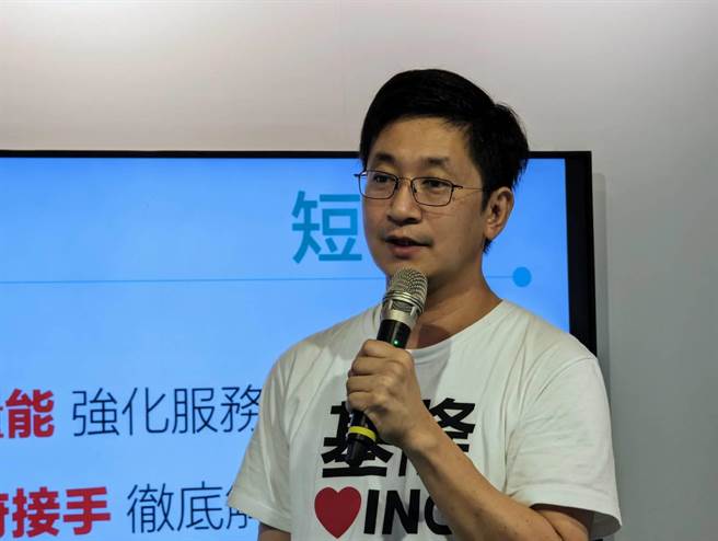 民进党基隆市长候选人蔡适应20日上午发布针对通勤族的交通政见，誓言让通勤族省荷包、省时间、省麻烦。（张志康摄）