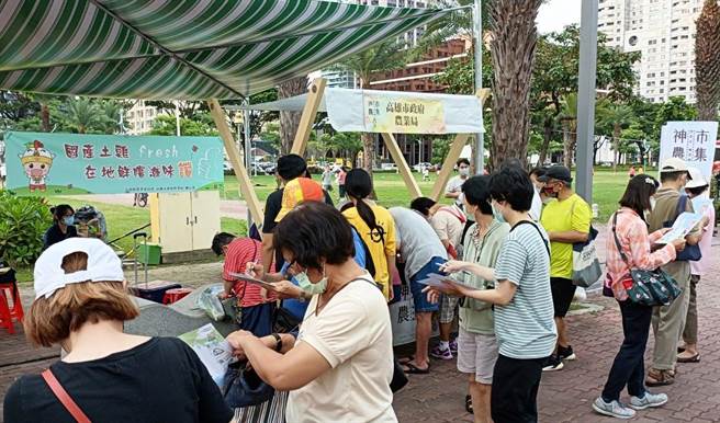 雞不可失！養雞協會慶祝60周年慶，邀民眾參與「千人來吃雞」。(高雄市農業局提供／林雅惠傳真)