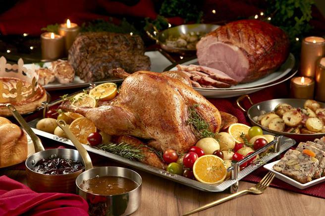 （台北喜来登抢感恩节与耶诞节商机，「The Deli」推出「香烤火鸡缤纷共享组」，并有早鸟优惠。图／台北喜来登大饭店提供）