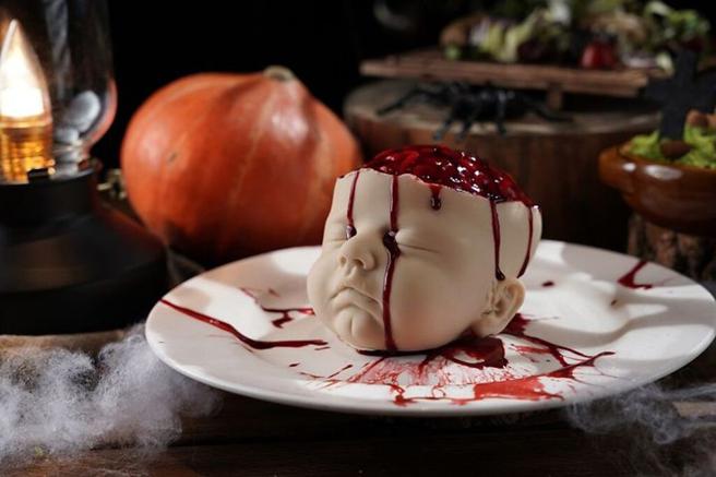 君品酒店云轩西餐厅推出，万圣节惊悚「人脸」限定外带惊吓甜点。　图：云朗观光集团／提供