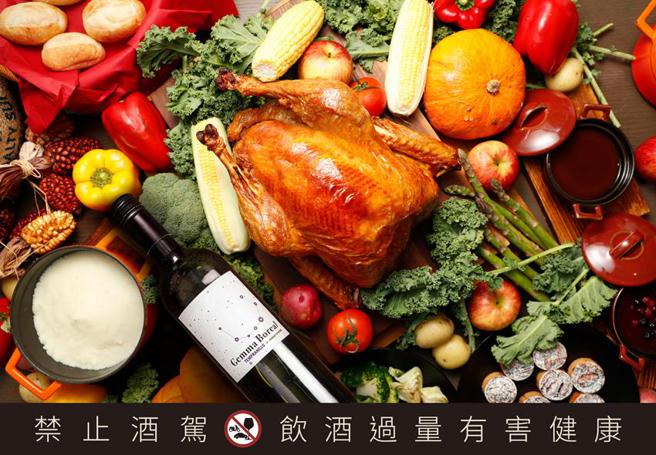 （台北万豪酒店推出限量感恩圣诞礼篮，「经典火鸡礼篮」每组4,980元。单笔订购两组并支付订金再赠精选西班牙红酒乙瓶。图／台北万豪酒店提供） 