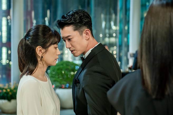 贾静雯、吴慷仁演夫妻，婚姻充满冷暴力。（Netflix提供）