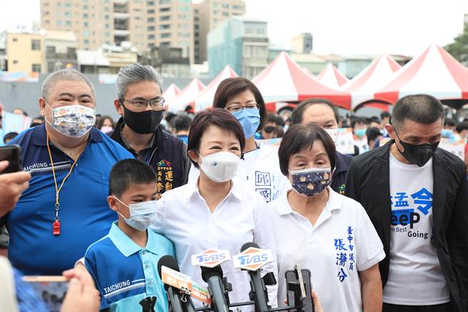 台中市空污治理见成效，卢秀燕指出，县市合併升格以来，空气品质PM2.5从未达到国家标准15微克，今年首次达标。（陈淑娥摄）