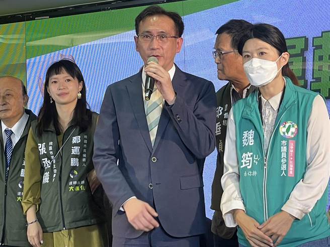 国民党桃园市长候选人张善政斥民进党动用国家、市府资源打选战，郑运鹏对此回应，民进党每一个县市都关键重视。(吕筱蝉摄)