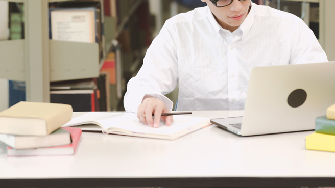 一名网友表示，身边一名朋友考国考花了13年，年年落榜。（图／示意图，达志影像）