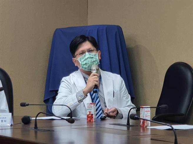 台北荣总血液肿瘤科主治医师刘耀中，为本项研究的第一作者，获登新英格兰医学期刊，其研究内容期刊影响因子高达176.079分。（陈人齐摄）