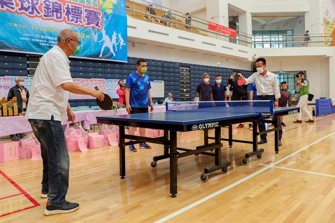 2022嘉义县议长杯桌球锦标赛今在嘉义县立体育馆精彩开打，开幕式由嘉义县长翁章梁、议长张明达共同开球。（嘉义县政府提供∕吕妍庭嘉义传真）