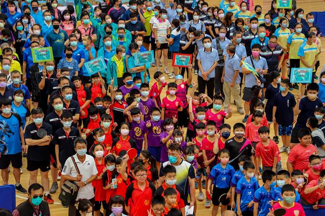 2022嘉义县议长杯桌球锦标赛今在嘉义县立体育馆精彩开打，连续4天赛事，吸引180队、1500人参加。（嘉义县政府提供∕吕妍庭嘉义传真）