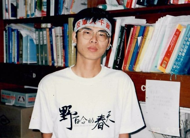 陈其迈说明为何选择放弃临床的工作，投入政治改革与社会运动。(取自陈其迈脸书)