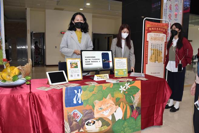 今年南庄山水節特別由數位廠商提供免費南庄旅遊導覽地圖。（謝明俊攝）