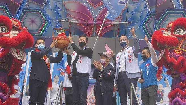 除了朱立伦以外，前台北县长周锡伟也到场站台。（吕健豪摄）