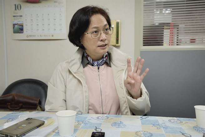 民眾党桃园市长参选人赖香伶前天踢爆草漯重划区自来水无法接管问题后，今再次呼吁资讯应透明公开。(赖香伶提供／蔡依珍桃园传真)