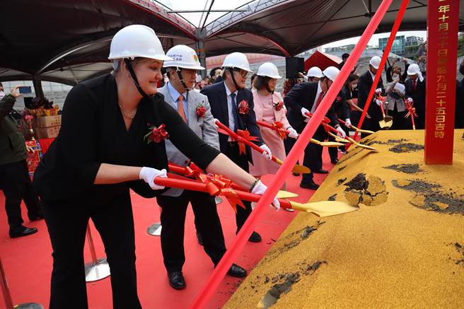 世界级药厂药华医药公司进驻新竹生医园区设厂，20日举行新厂动土典礼。（邱立雅摄）