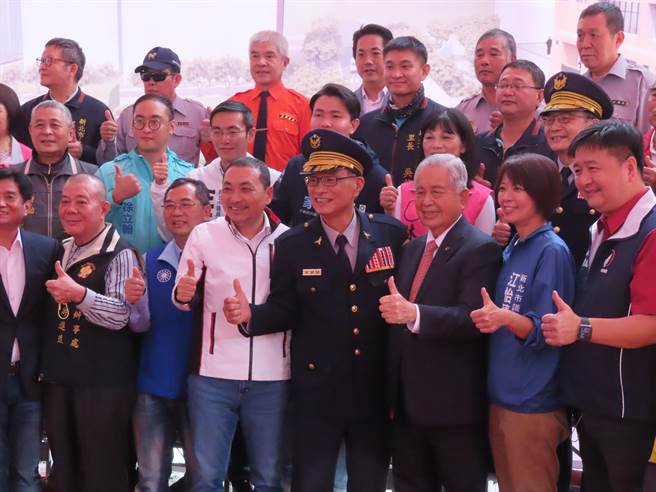 不满位置安排又未被提及贡献 新北议员爆气离场。（叶德正摄）