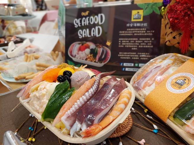 位于汐止的沙拉王国主打综合海鲜沙拉，採脸书社团预购揪团。（陈慰慈摄）