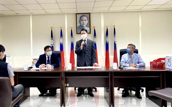 勉励查获贿选有功 调查局长王俊力赴新竹县调查站（调查局提供）