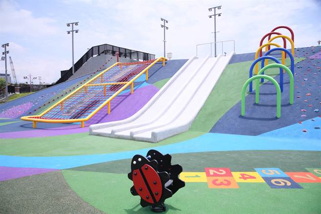 花莲4座共融公园2座已启用，增加民眾游憩空间，受好评，民代则提醒注意身障者各族群需求。（花莲县府提供）