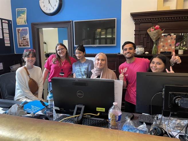 龙华科大应外系学子伦敦职场实习满载而归。(校方提供／蔡依珍桃园传真)