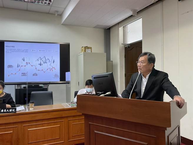 立委陳明文今在臉書貼文指阿里山林鐵平日只有一趟次來回？！嚴重扼殺觀光！（取自陳明文臉書∕呂妍庭嘉義傳真）