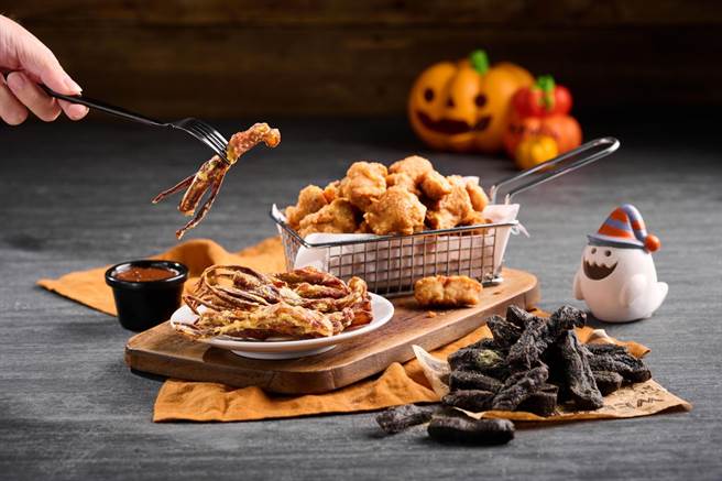 「暗黑系鸡同鸭讲」360元。（继光香香鸡提供）