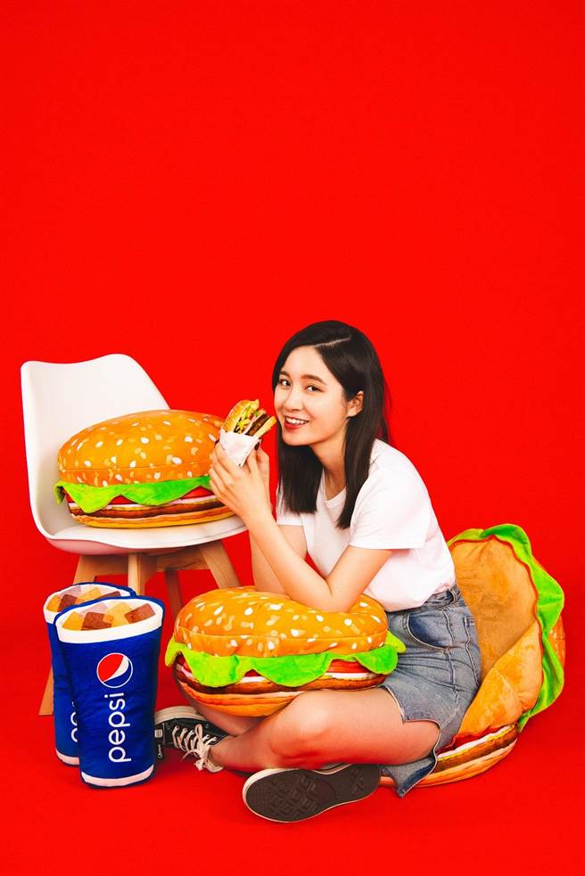 汉堡王10月华堡日买指定套餐除了送小华堡，再抽限量｢好眠午睡组」。（汉堡王提供）