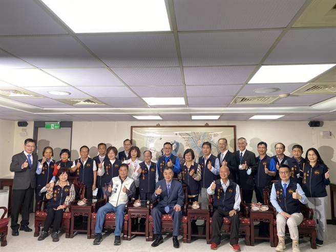 苗栗縣議長鍾東錦20日率領9名縣議員赴台北市議會參訪。（鍾東錦競總提供／謝明俊苗栗傳真）