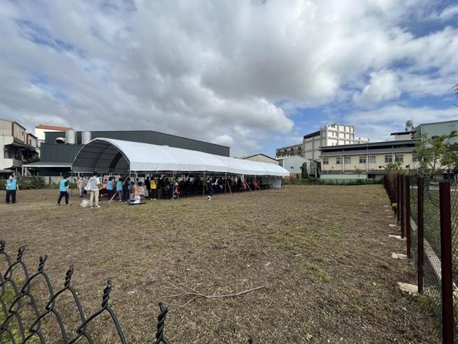 太平洋电线电缆旧厂捐赠土地办理都市计画，该基地面积有1926平方公尺、占地约600多坪，市府优先规画建置社会住宅，市长郑文灿今将其命名为「永丰一号」，初步规画为地下3层、地上11层的独栋建筑。（陈梦茹摄）