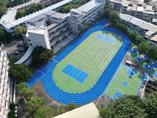 台中市府持续编列预算，协助所属学校逐步改善校内硬体设施及运动空间，提升体育教学品质，也提升社区运动风气。(图/台中市政府提供)