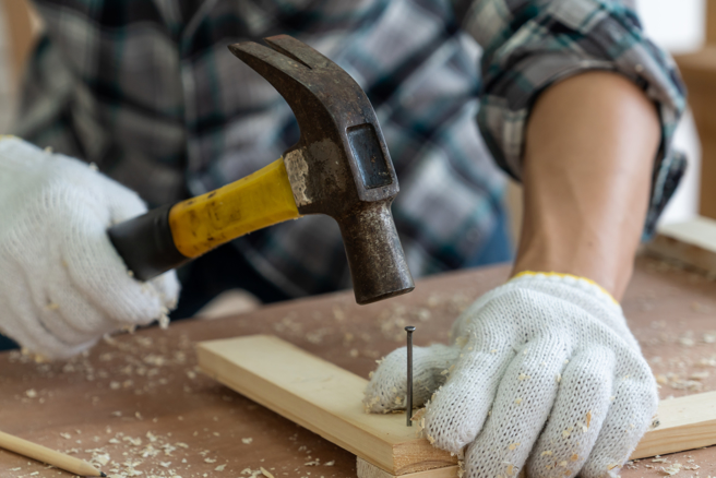 一名装修工人意外被业主的孩子称讚，工作结束后还收到贴心的小礼物。（示意图／shutterstock）