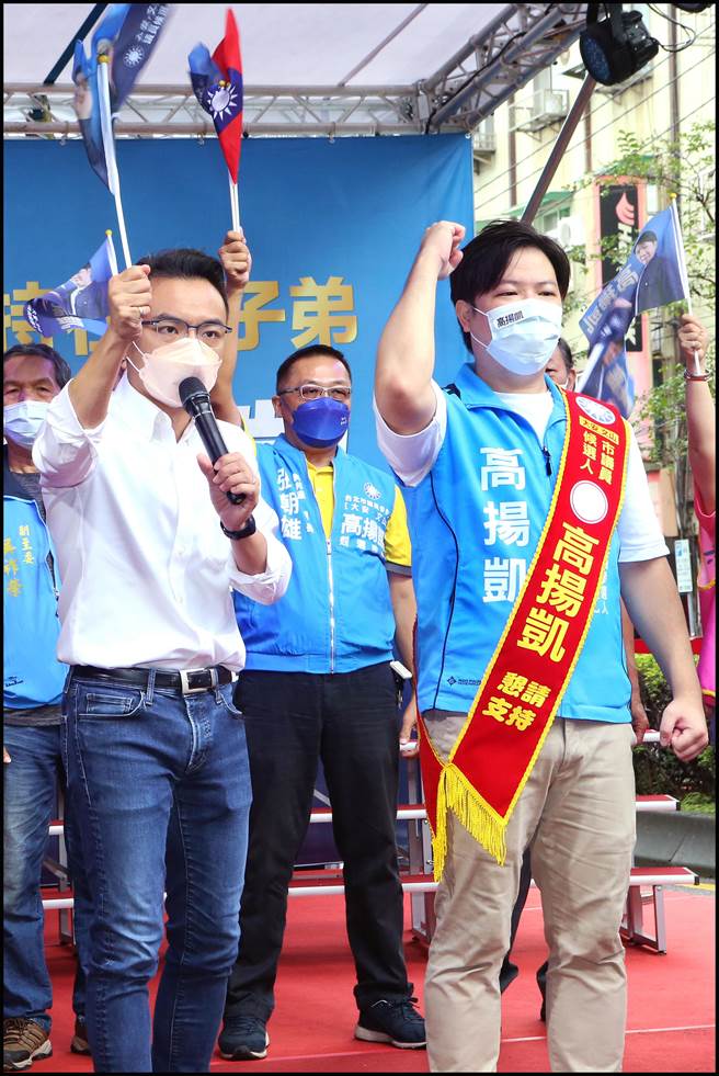 市议员参选人高扬凯竞选总部成立当天，多位重量级嘉宾接连上台鼓励高扬凯。（高扬凯提供／张芷瑜台北传真）