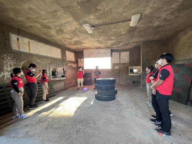 金门拥有丰富的战役史蹟，藉由多元环境教育活动，让民眾瞭解过去的歷史脉络(图／金管处提供)