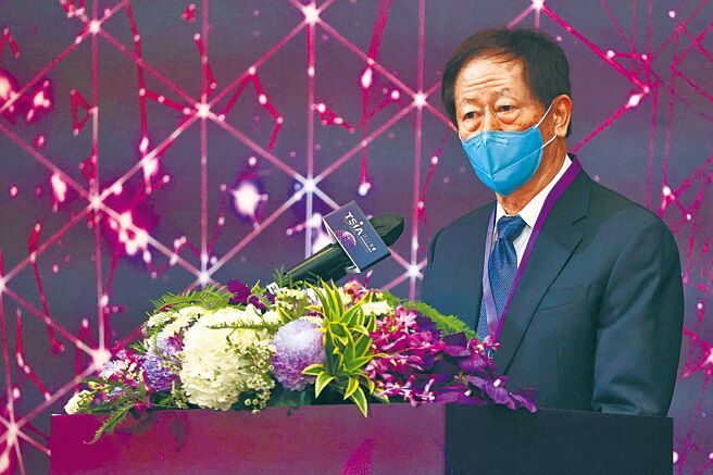 台积电董事长刘德音昨出席台湾半导体协会（TSIA）2022年会，他表示，新冠疫情延烧快3年，加上中美贸易战及地缘政治因素，全球半导体产业供应链承受衝击，并面临比以往更严峻的挑战。（路透）