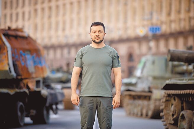 三三會理事長林伯豐昨表示，政府的責任是「避戰」，沒有人可以從戰爭中戰勝，最後都是失敗，他更點名烏克蘭總統澤倫斯基（見圖）是不合格的總統。（路透）