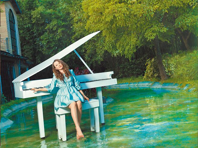 戚小恋出道30周年，近期宣布復出歌坛。（源瑗园提供）