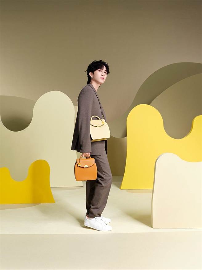 邱鋒澤近來受邀擔任女性包款品牌代言人。（S`AIME東京企劃提供）