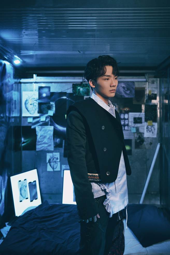 徐暐翔近来推出新歌，日前拍摄MV。（索尼音乐提供）