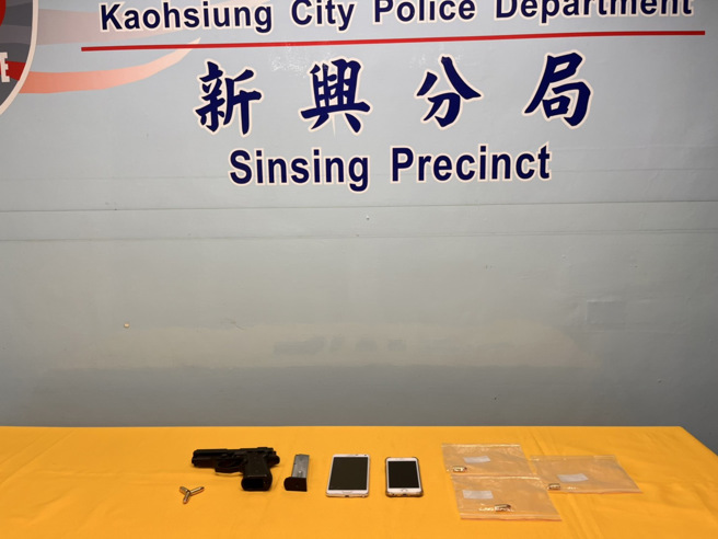 李男作案用槍枝以及子彈。（翻攝照片／崔正綱高雄傳真）
