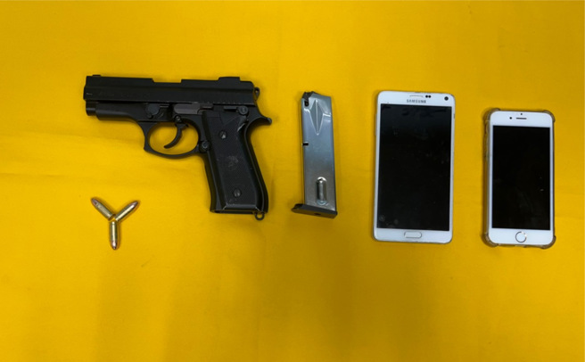 李男作案用槍枝以及子彈。（翻攝照片／崔正綱高雄傳真）