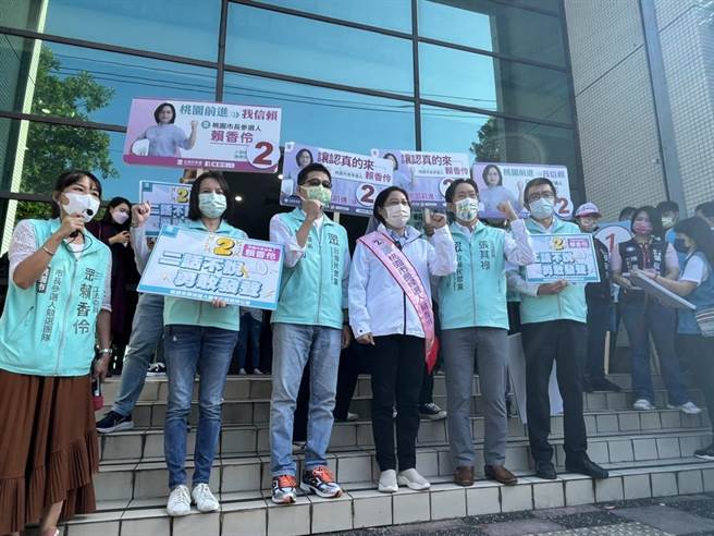 民眾党桃园市长候选人赖香伶抽2号，高喊「二话不说，勇敢发声」，另也邀请其他3位候选人一起举行公开办论会。（陈梦茹摄）