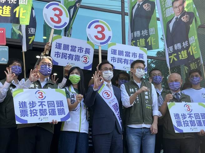 民进党桃园市长候选人郑运鹏抽到3号，喊出「运鹏当市长，市民有靠山」，紧接着要与市长郑文灿合体首次车队扫街。（陈梦茹摄）