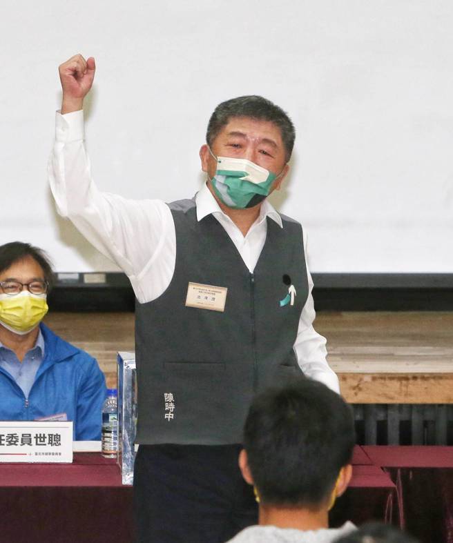 台北市选委会21日举行市长候选人抽籤，民进党候选人陈时中抽到12号。（赵双杰摄）