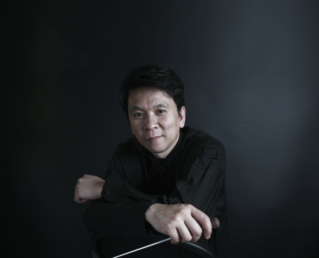 知名国乐指挥刘江滨挑选经典名曲，以经典曲目发现国乐传统之美。(图／臺北市立国乐团提供)