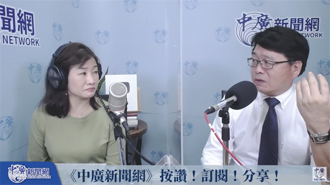 廣播節目《千秋萬事》主持人王淺秋、台灣民意基金會董事長游盈隆。（翻攝自千秋萬事直播）