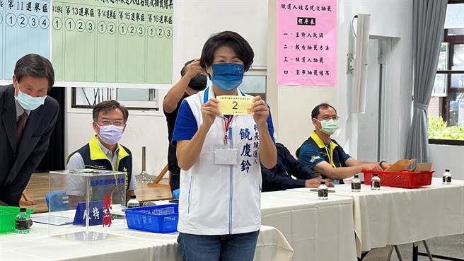 台東縣長號次抽籤21日上午在台東縣政府大禮堂舉行。（蔡旻妤攝）
