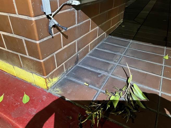 李男当时开枪留下的弹壳。（翻摄照片／崔正纲高雄传真）