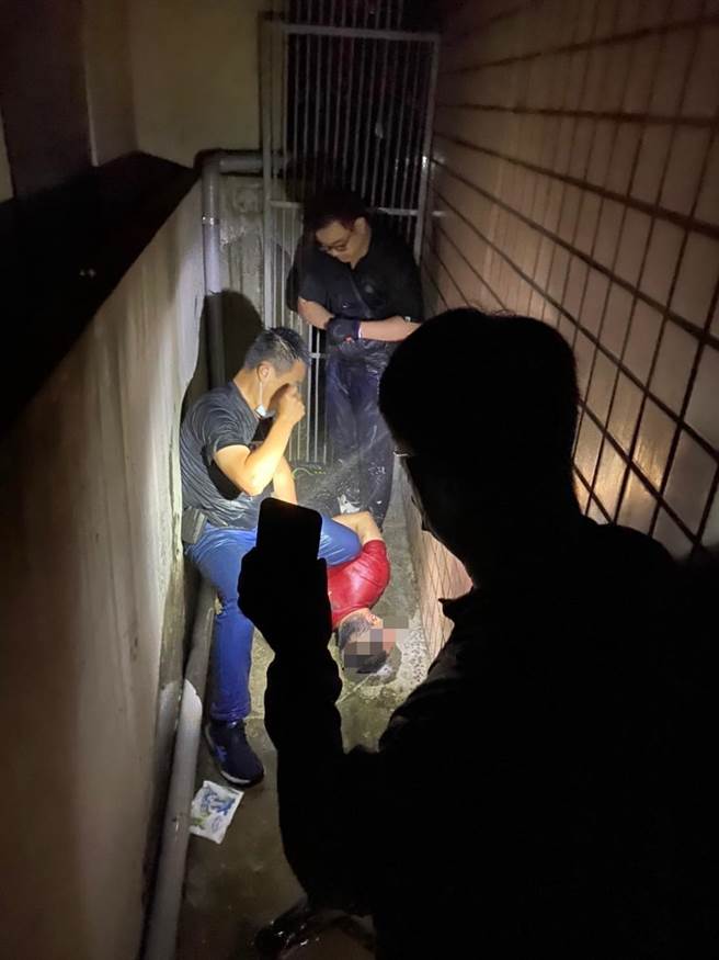 新兴警方获报成立专案小组，于案发2.5小时后，于左营区重伟街将李男逮捕。（翻摄照片／崔正纲高雄传真）