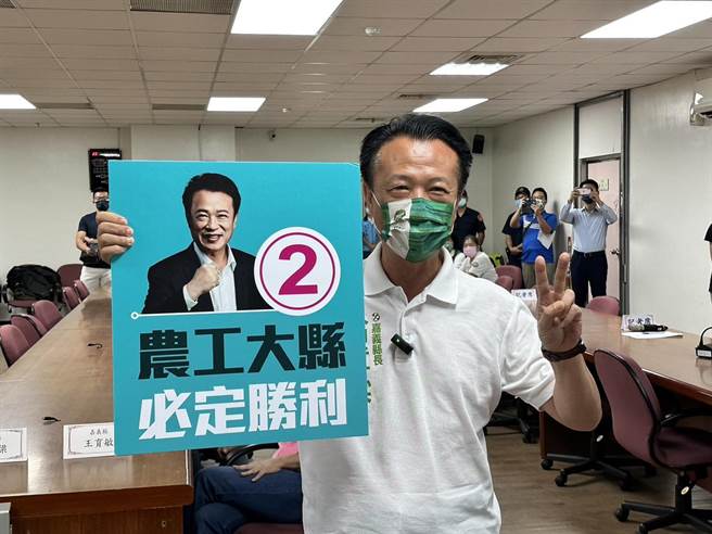 嘉義縣長翁章梁爭取連任，抽出2號。（廖素慧攝）
